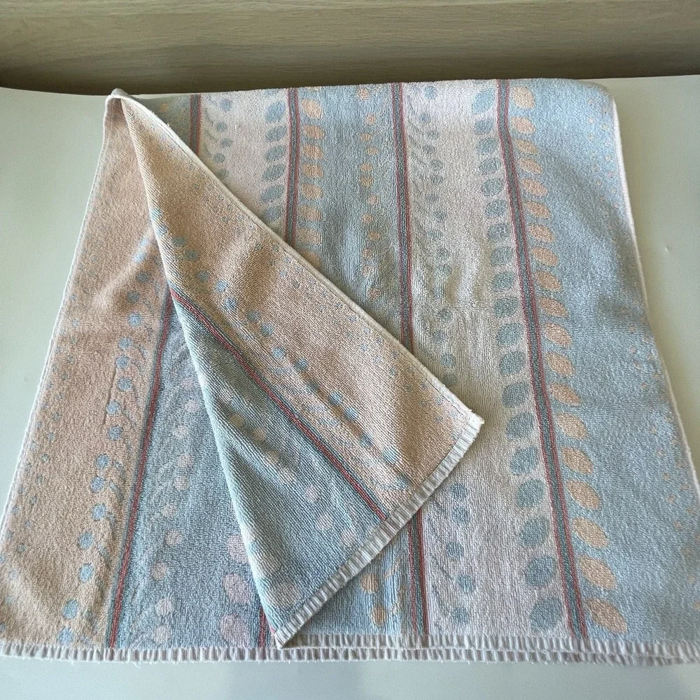 Vintage 70s Springmaid Shula Vardimon 2 Bath Towel Pastel Pink Blue Boho Leaves